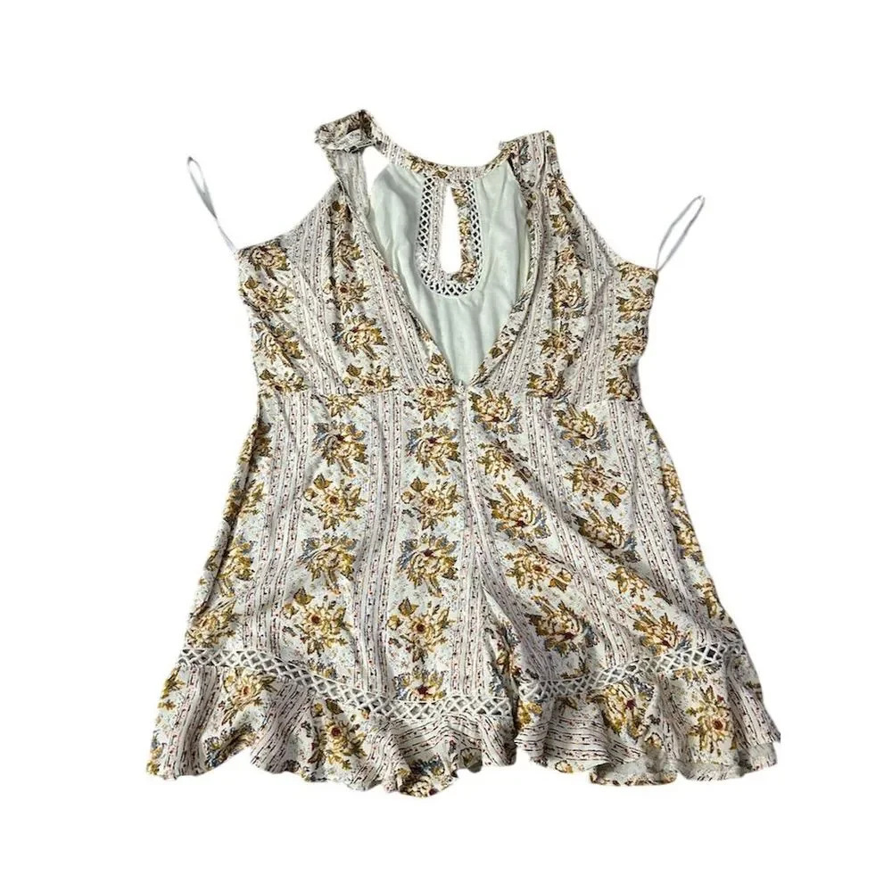 Indigo Rein Floral Halter Romper M Multicolor Crochet Ruffle Hem
181 - Picture 5 of 5
